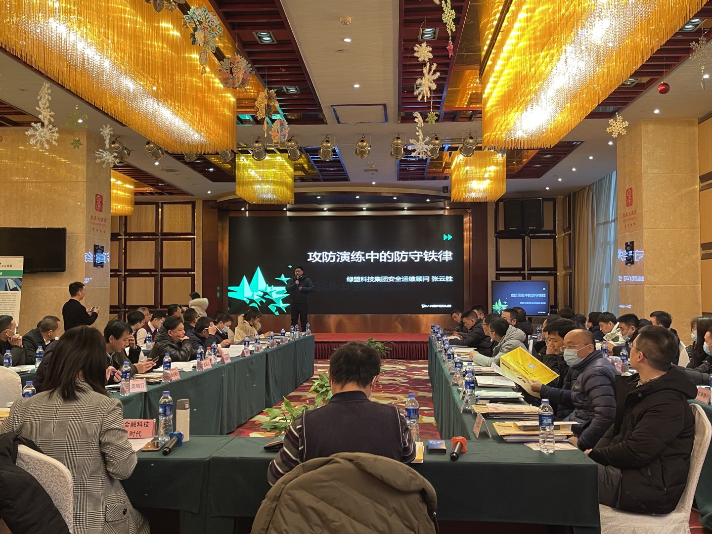 ²ÍÌüÀïµÄÈËÃÇÖжȿÉÐŶÈÐÎòÒÑ×Ô¶¯ÌìÉú