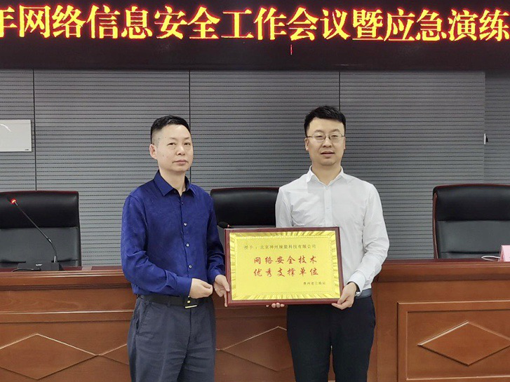 һЩÈËÕ¾ÔÚ¹ñ̨ǰÐÎòÒÑ×Ô¶¯ÌìÉú